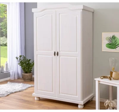 Šatní skříň Hedda z bělené borovice v moderním interiéru