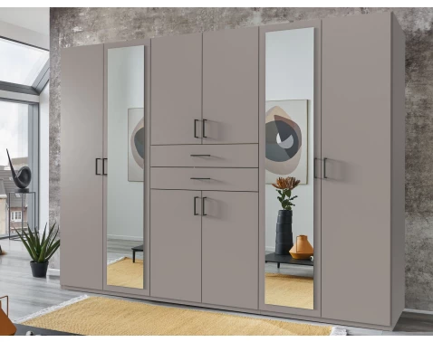 Šatní skříň se zrcadly