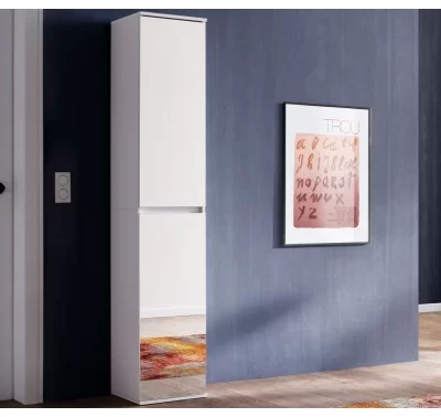 Zrcadlová víceúčelová skříň s policemi v bílé barvě