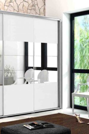 Šatní skříň Ska A26 XL s bílým korpusem a dubovými dveřmi