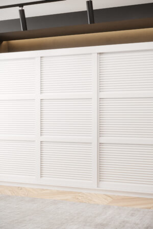 Šatní skříň Abi Zaluzja v bílé barvě s posuvnými dveřmi