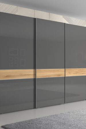 Skříň ONYX v antracitovém lesku s ořechovým dekorem