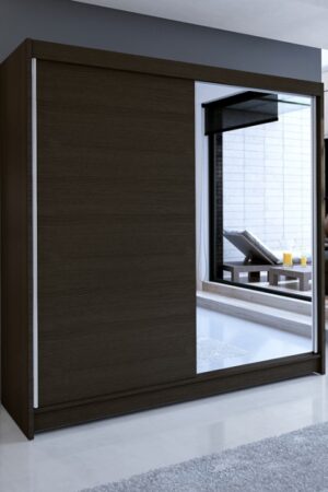 Šatní skříň se zrcadlem v čokoládové barvě.