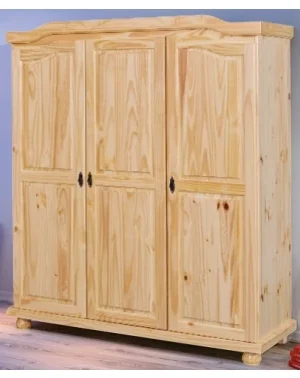 Šatní skříň Bern z borovicového dřeva v obývacím pokoji